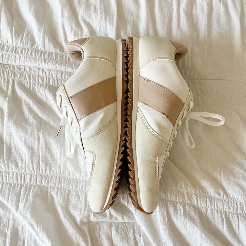 Casual Cream & Tan Women’s Lace-Up Sneakers